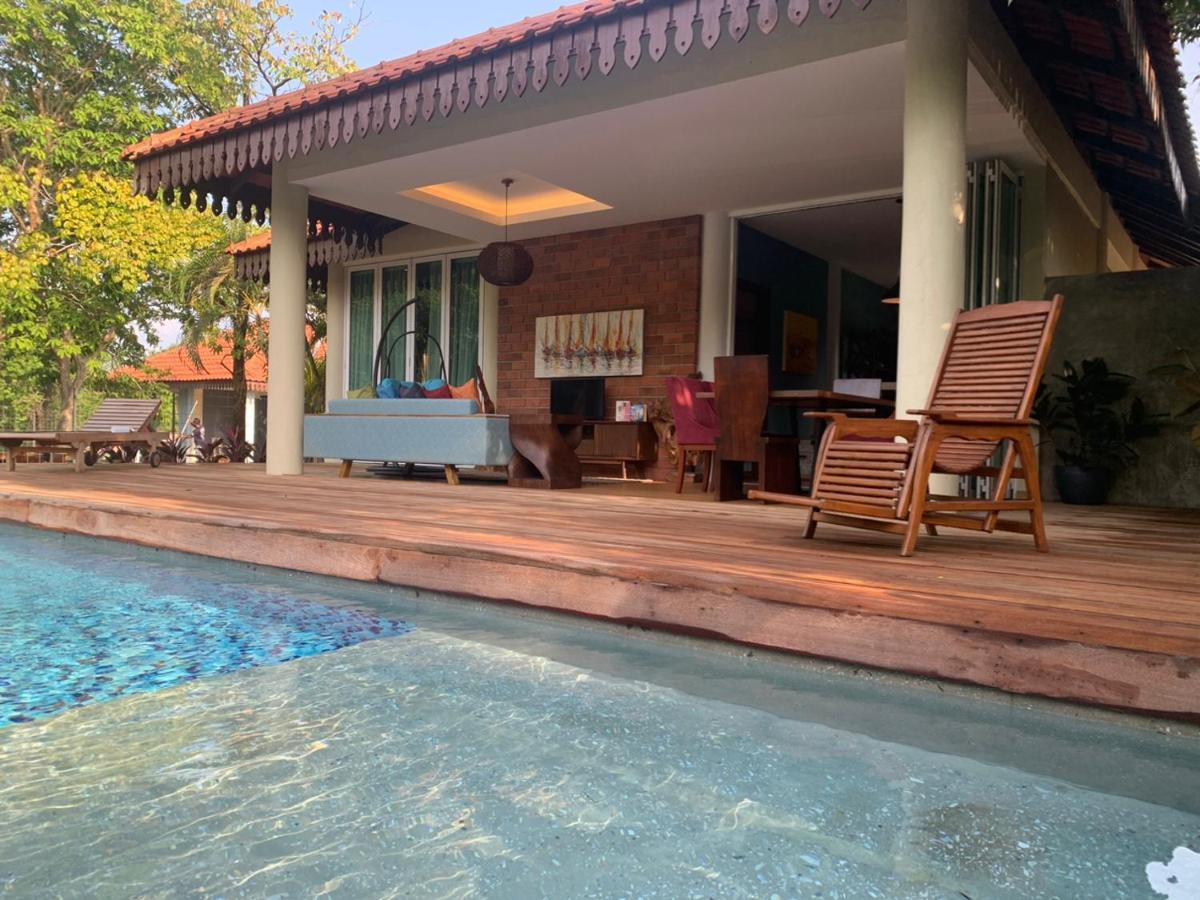 Royale Riviera Resort Private Pool Villas Pantai Cenang  Exterior photo