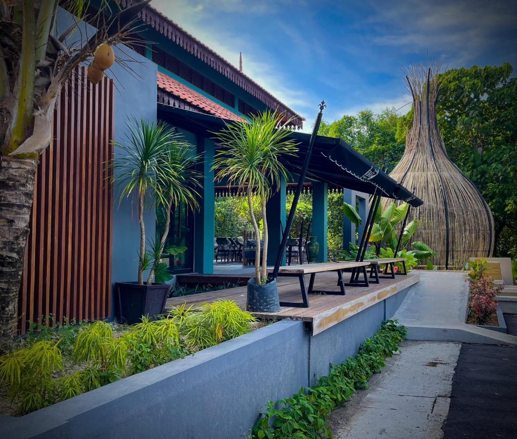 Royale Riviera Resort Private Pool Villas Pantai Cenang  Exterior photo