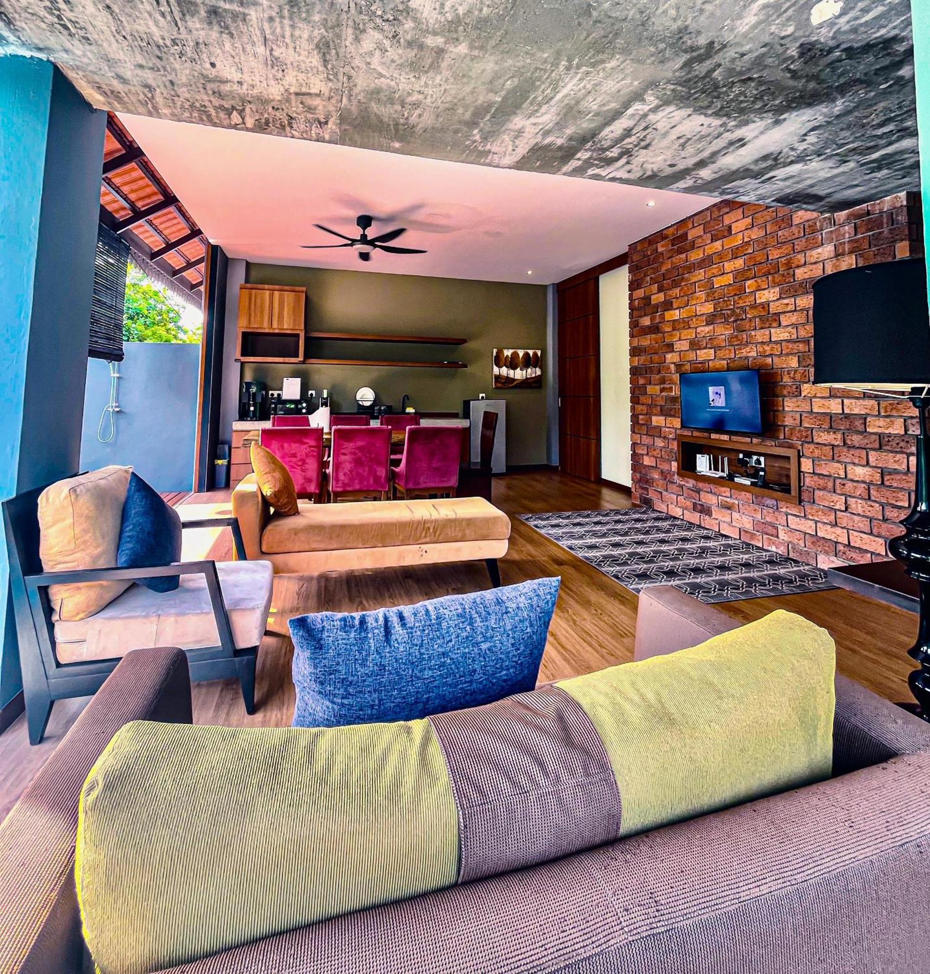 Royale Riviera Resort Private Pool Villas Pantai Cenang  Exterior photo